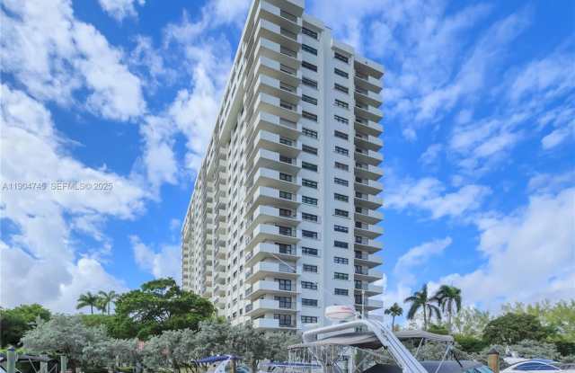 Photo of 3200 N Port Royale Dr N