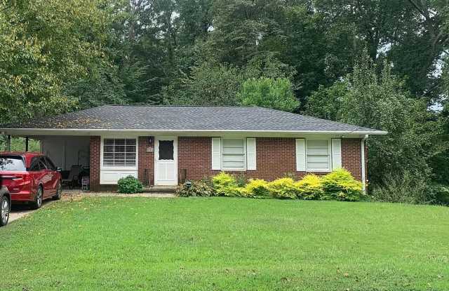 1016 Greenbriar Circle