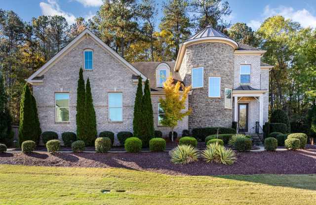 Stunning 5-Bedroom, 5-Bathroom Home with Chef's Kitchen and Luxurious Features