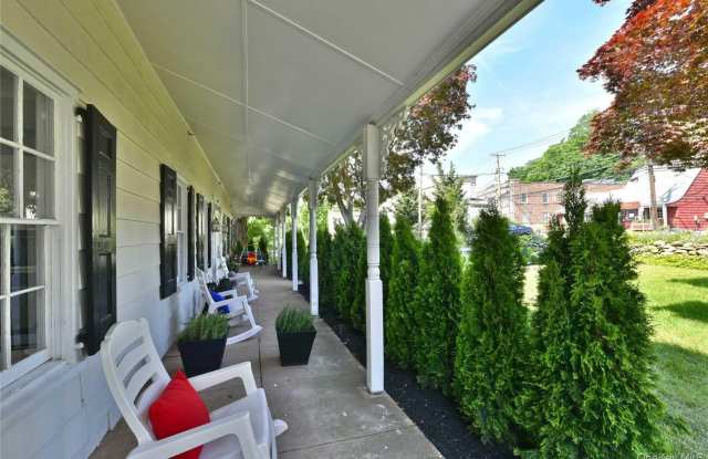 1415 Old Northern Boulevard unit: 1S