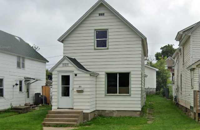 Photo of 213 2nd St SW, Chisholm