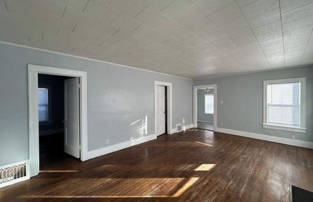 Updated 2-Bedroom, 2-Bathroom Home with Flex Space  Garage – 972 Sq. Ft. 1829 Frances Ave, Elkhart, IN 46516