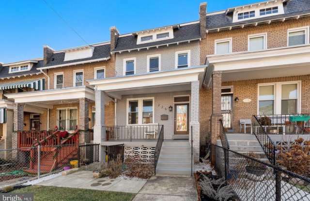 Photo of 225 CHANNING Street NE