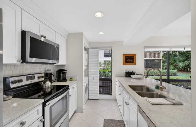 611 Brackenwood Cove