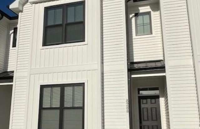 8288 Paramount Point