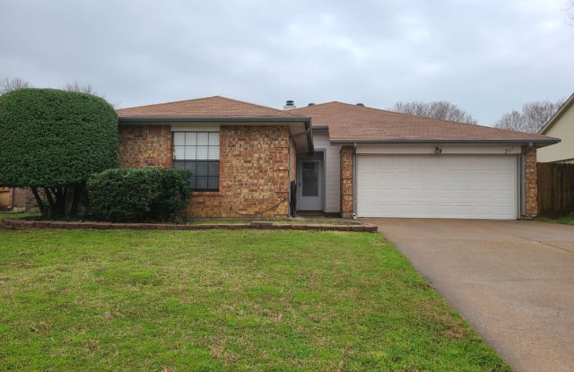 301 Hemlock Dr. - 301 Hemlock Drive, Arlington, TX 76018