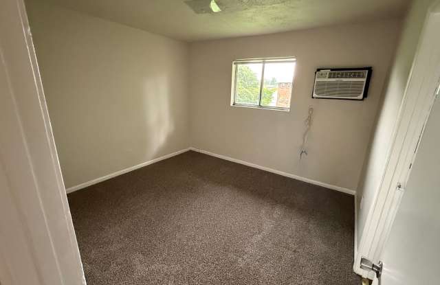 Discover Unmatched Convenience in a Prime Location in your 1 BR, 1BA Apartment! Hablamos Espanol!