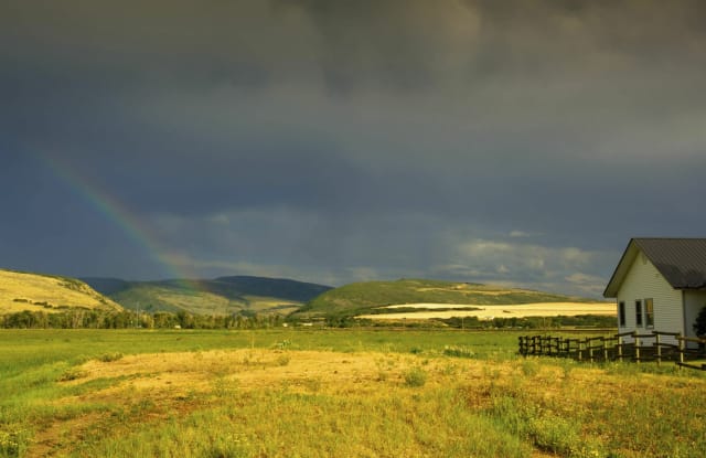 Photo of 250 East Avenue Q4