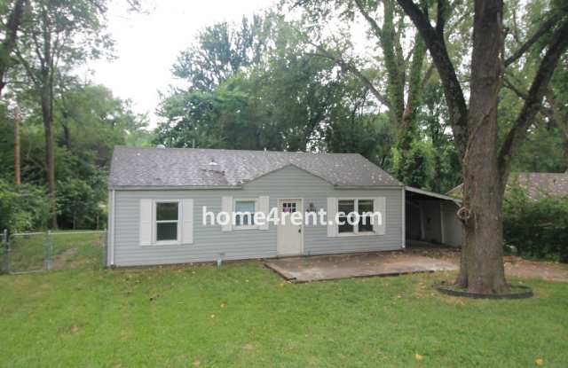 KCK Ranch Style Home w/ Stainless Steel Appliances and Plenty of Natural Light!