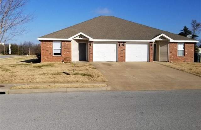 327 Graystone  CIR - 327 Graystone Circle, Centerton, AR 72719