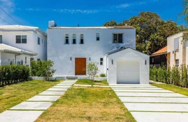 3166 Royal Palm Ave