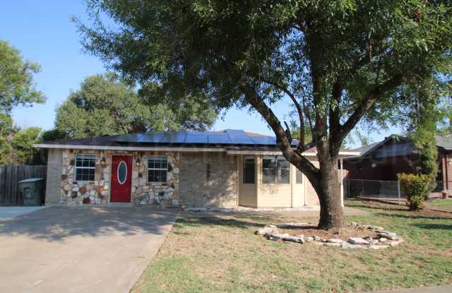 Photo of Spacious 4-Bedroom Home with Bonus Room, Large Yard  Solar Panels