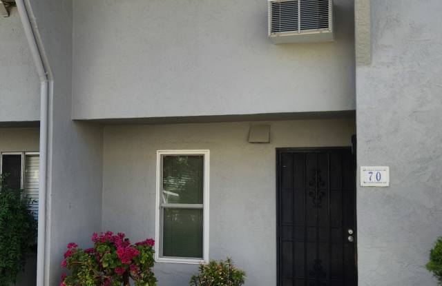 1001 Murrieta Blvd