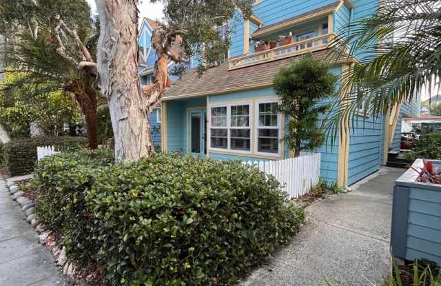 Mission Beach, 2 bedroom, 2 bathroom, with New Carpet, Parking, Laundry, Patio (807 Nantasket Ct. #A)