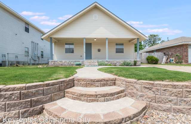 220 N Market Ave