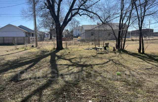 1312 1/2 E Dewey Ave