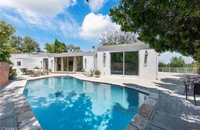 Photo of 5353 Shirley