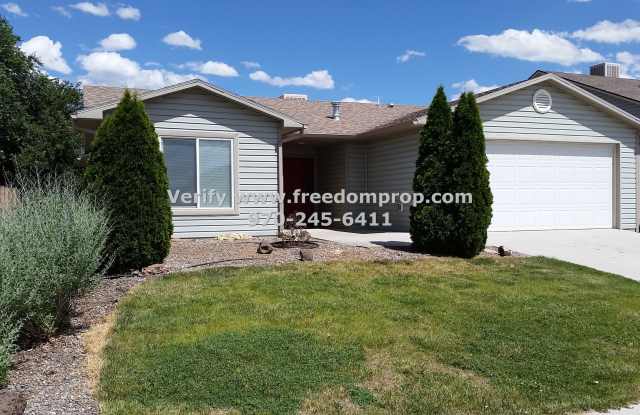 Newer home with fenced backyard - 426 1/2 Keener Street, Clifton, CO 81504