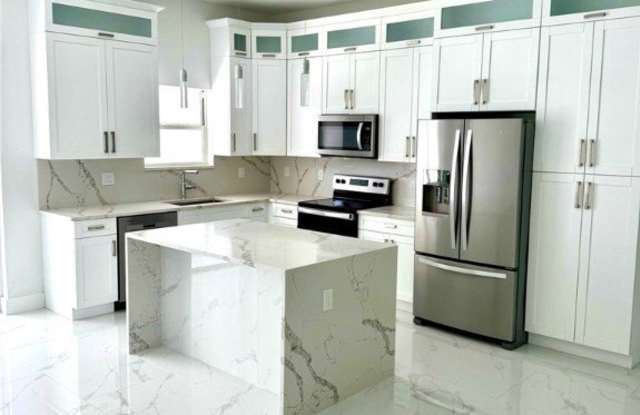 368 Limerick Avenue S