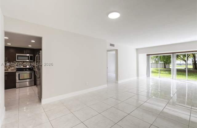 9180 Fontainebleau Blvd