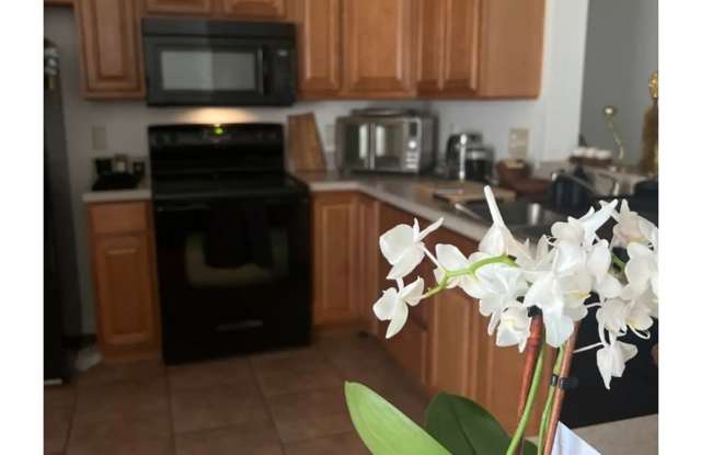 Spacious 3 Bedroom 2.5 Bath Townhome in Orlando