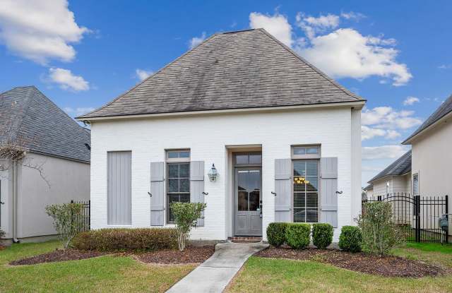 Beautiful 4 bedroom 2 bath home in Lexington Park - 2612 Cresthaven Avenue, East Baton Rouge County, LA 70810