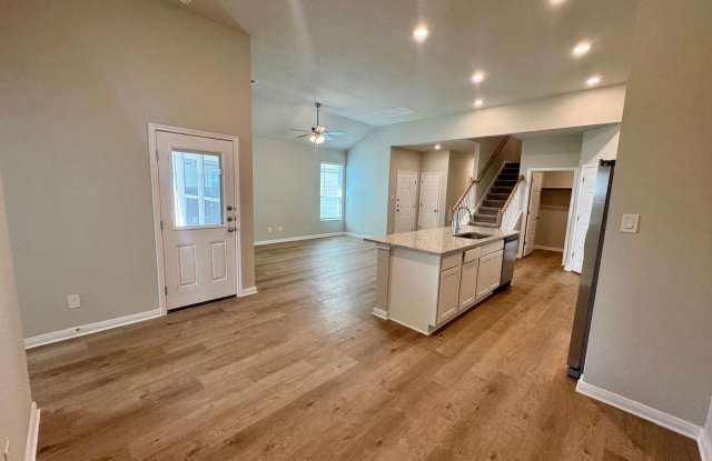 Stunning 4x2.5 Luxury Duplex in Buda, TX!