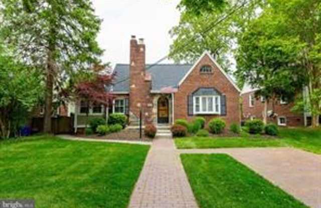 BEAUTIULLY RENOVATED CAPE CODE, REFINISHED HARDWOOD FLOORS ON TWO LEVELS, - 2021 Lansdowne Way, Silver Spring, MD 20910