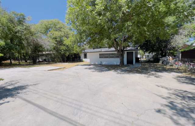 Newly Remodeled 4 Bedroom/1 Bathroom Home