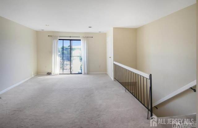 1220 N Oaks Boulevard N