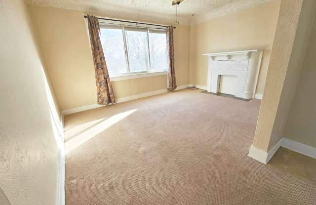 Photo of 2401 Burnside Ave- Upstairs