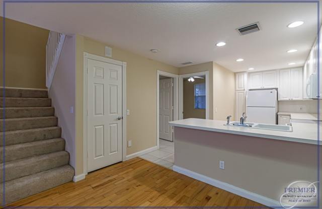 ***PET FRIENDLY ***GATED COMMUNITY ***CLOSE TO BEACHES AND COMMERCIAL CENTERS***BONITA BEACH ROAD***