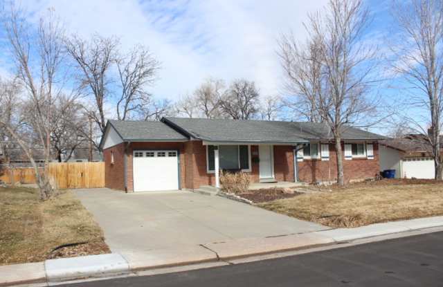 Charming 3 BR/3 Ba home located in Littleton!