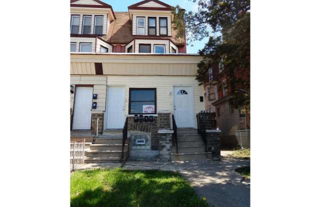 5717 N PARK Avenue unit: 3Rd Fl