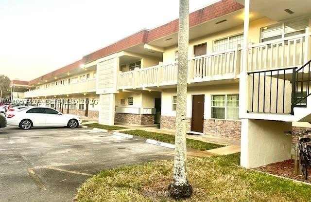 4169 SW 67th Ave