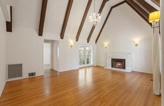 Photo of 4 bed / 3 bath home with a pool - Next to the Grove and Pan Pacific Park