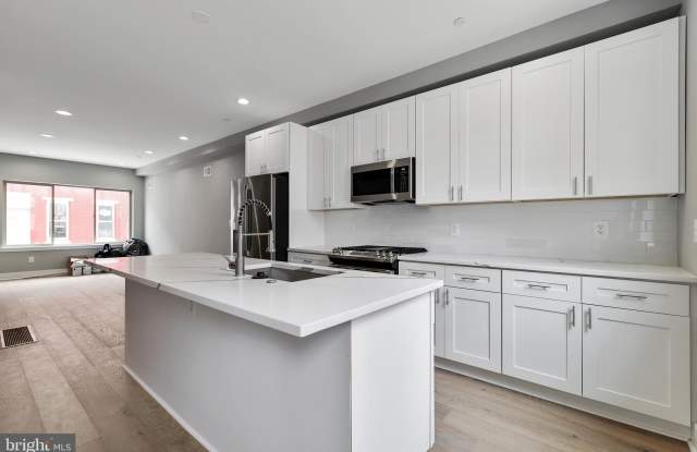 2240 N WATERLOO STREET