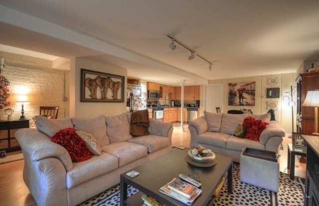 556 W Belden Ave