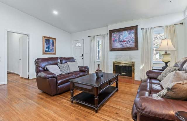 Charming 3BR/2Bath House in Birmingham w/Hot tub