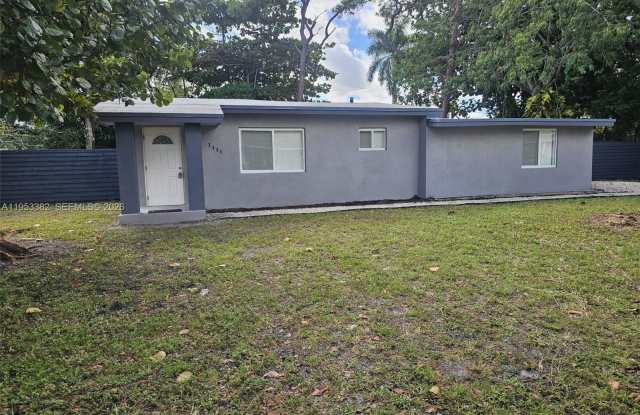 Photo of 2488 Southwest 6th Court