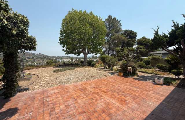 Photo of Minutes from Campus with Scenic Overlook Views! 6 Bed!