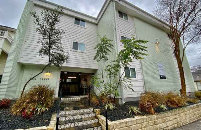 Photo of Stunning 1 Bedroom /1 Bathroom In Downtown Austin!!!