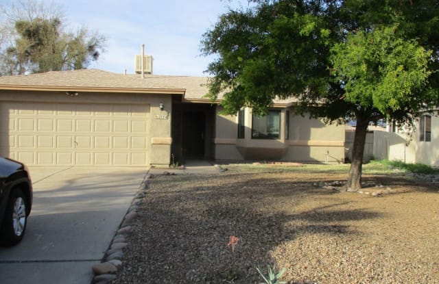 2774 W Firebrook Rd - 2774 West Firebrook Road, Casas Adobes, AZ 85741