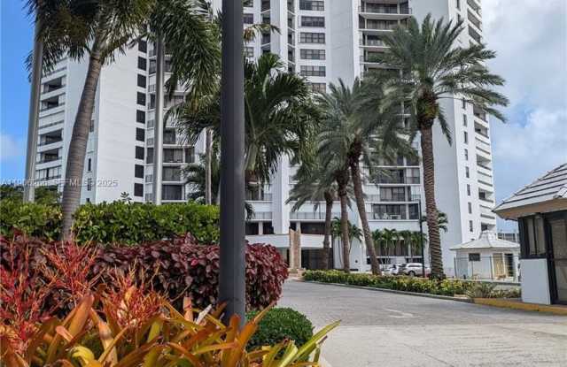 300 Three Islands Blvd