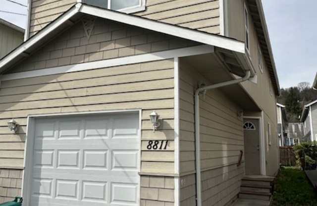 Renovated 3 Bed 2.5 Bath Home in South Park