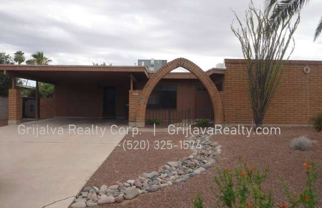 Spacious 4 Bed 2 Bath House with Pool on the East side (Speedway/Pantano) - 7522 East Linden Circle, Tucson, AZ 85715