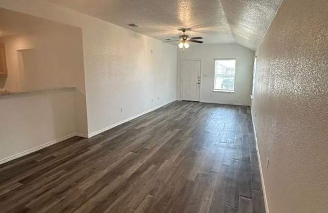 AVAILABLE NOW! (SECTION 8 ACCEPTED)