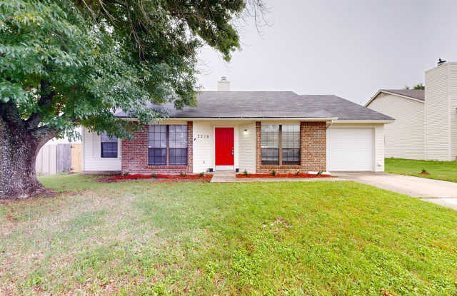 NO MAY RENT!!!! NEW PAINT AND NEW CARPET!!! - 2210 Fieldstone Drive, Killeen, TX 76549