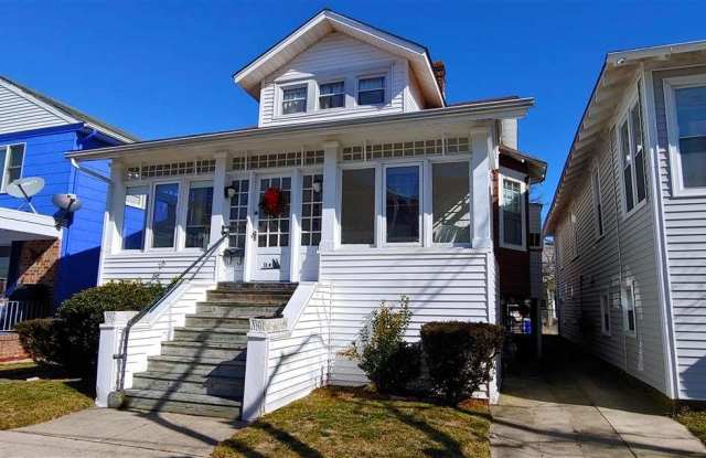 11 N Victoria Ave