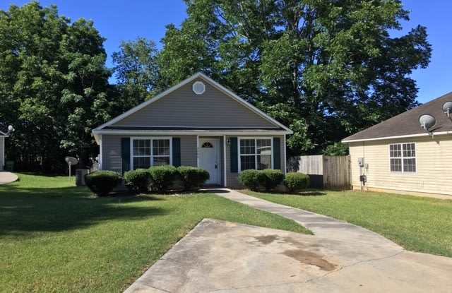 2 bedroom/2bath House in Valdosta - 3004 Schroer Drive, Valdosta, GA 31604